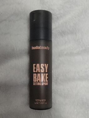 Huda Beauty Easy Bake Setting Spray
